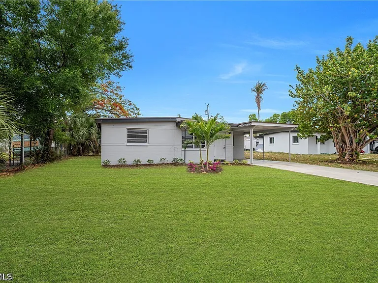 1527 Gardenia Ave — Photo 4