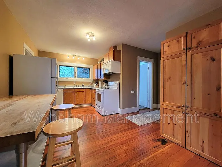 407 N Broadway Ave — Photo 4