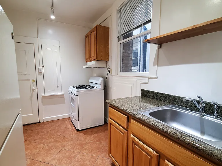 935 Hyde St #1 — Photo 8