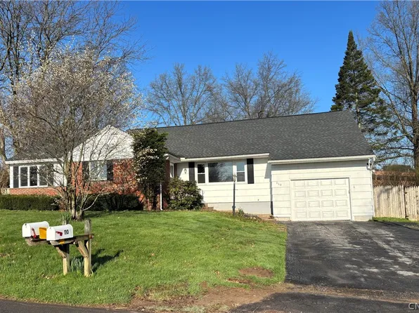 110 Hillcrest Dr, Central Square, NY 13036