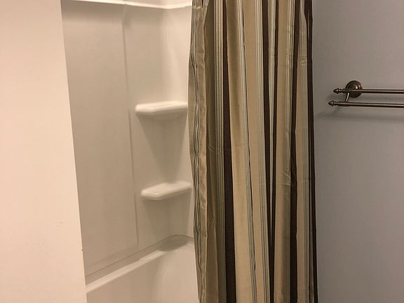 Hallway shower/tub