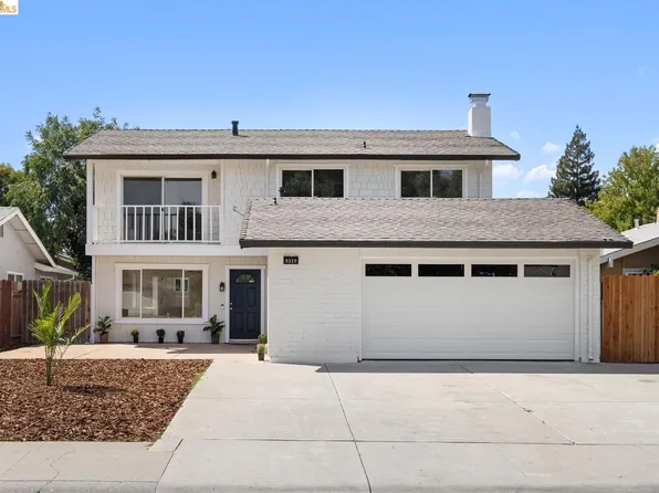 9339 Mira Del Rio Dr, Sacramento, CA 95827