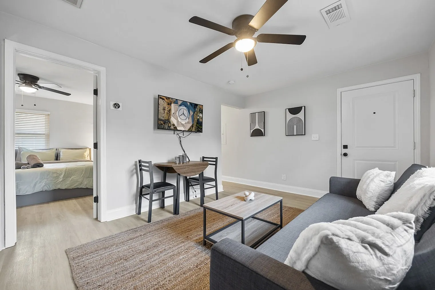 2 bed, 1.0 bath, $4,268 — Photo 2
