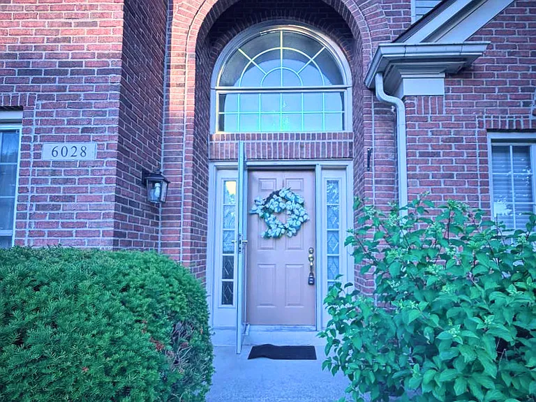 6028 Meadowview Dr — Photo 4
