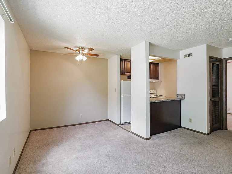 1327 D St #6 — Photo 2