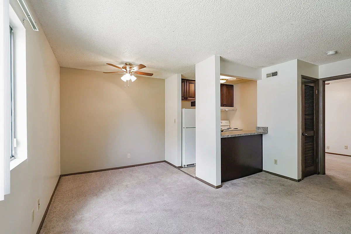 Building Photo - 1327 D St #6