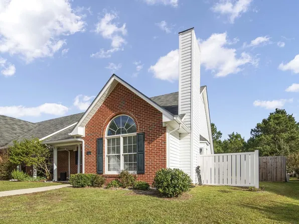 108 Woodridge Dr, Dunn, NC 28334