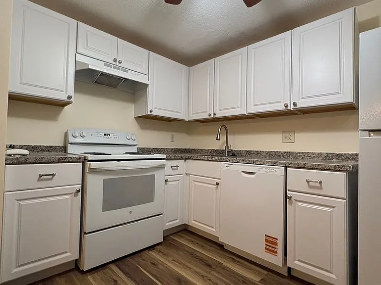 700 Robbins Ave #6 — Photo 4