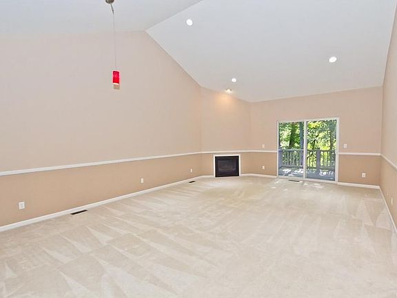 3rd image of 3528 Grove Ln #1