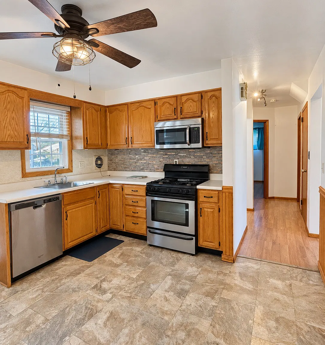 4 bed, $3,300 — Photo 3