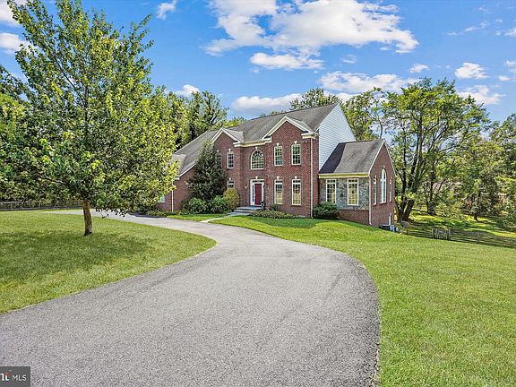 3rd image of 6975 Idylwood Rd