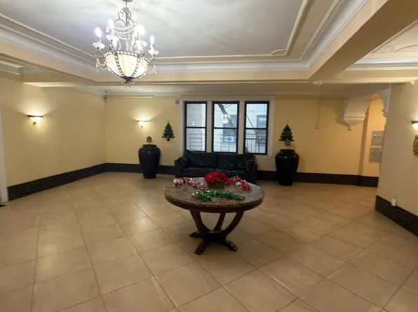 6051 Boulevard East image 12 of 12