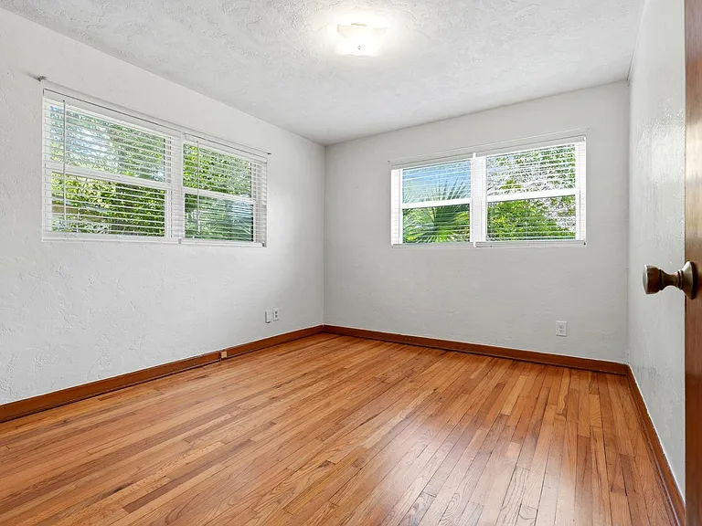 1038 NE 21st Ave — Photo 14