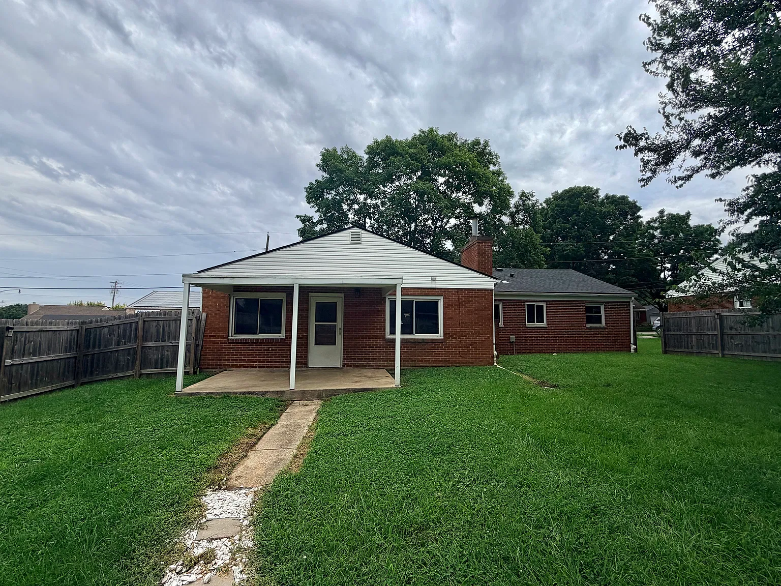 3 bed, 1495 sqft, $2,000 — Photo 2