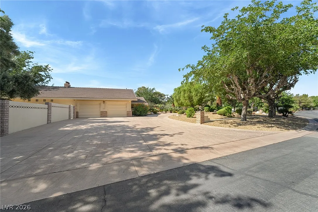 3 bed, 3.5 bath, 4008 sqft, $6,555 — Photo 3