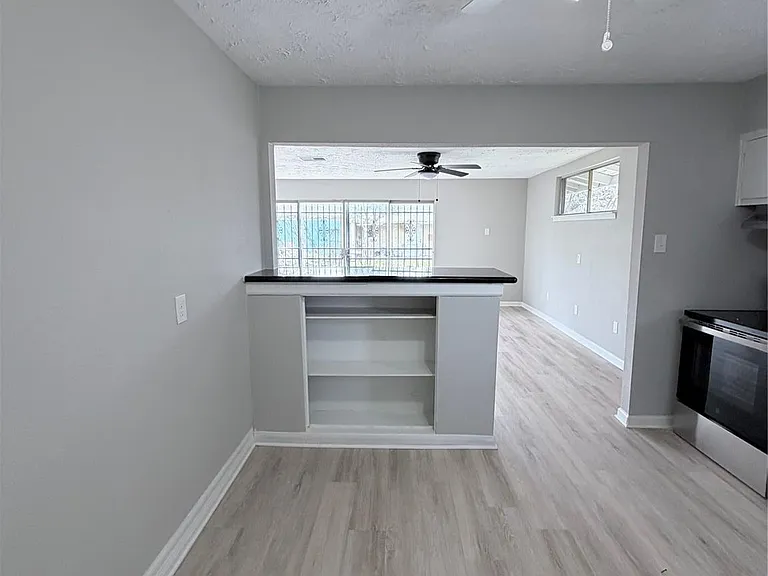 5902 Willow Glen Dr — Photo 8