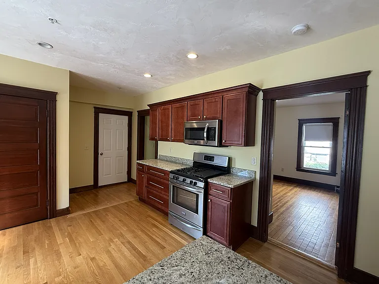 32 Woodbine St #1 — Photo 1