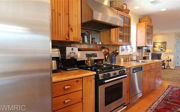 3rd image of 851 N Lakeshore Dr