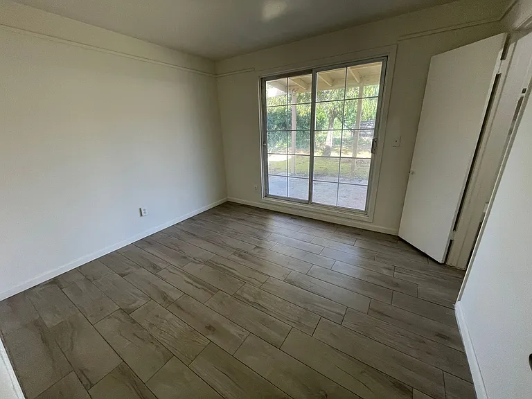 24266 Virginia Ln — Photo 8