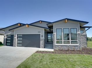 9121 Wellington Dr, West Des Moines, IA 50266