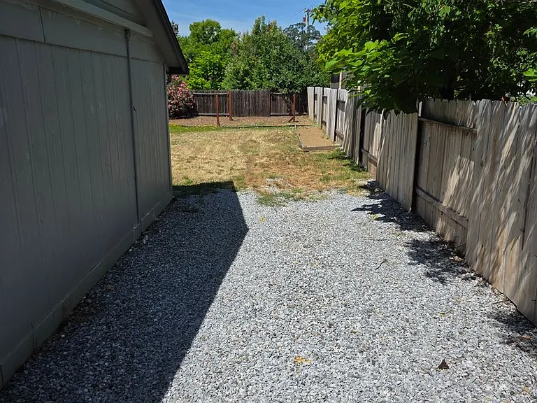 1424 Calexico Dr — Photo 21
