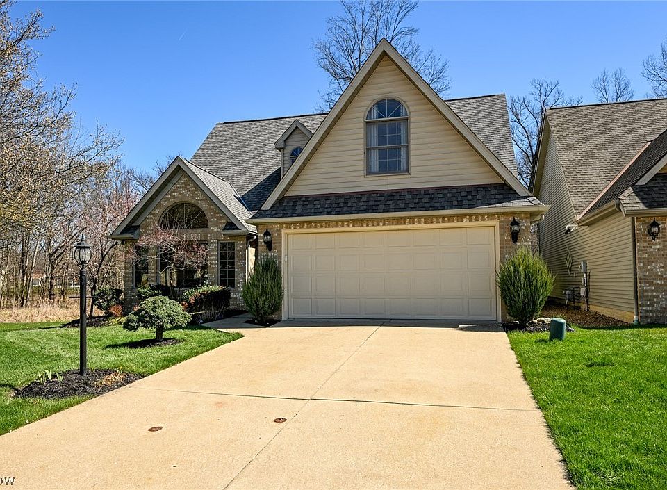 メリ 5/10 22536 Melissa Ln, Strongsville, OH 44149 | Zillow
