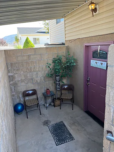 728 E Sunshine Ln Photo 1