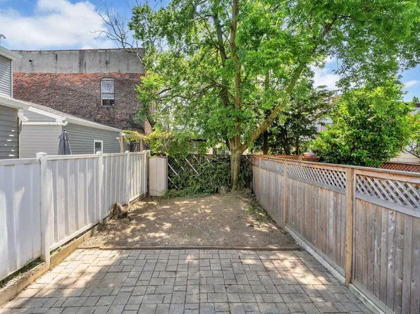 322 Webster Avenue image 14 of 15