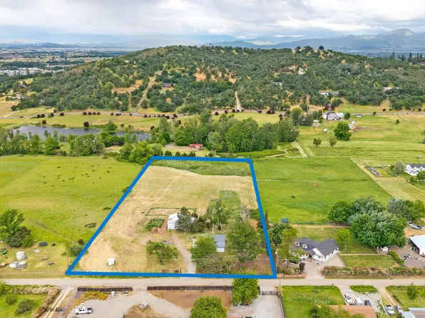 6220 Shady Brook Dr, Central Pt, OR 97502