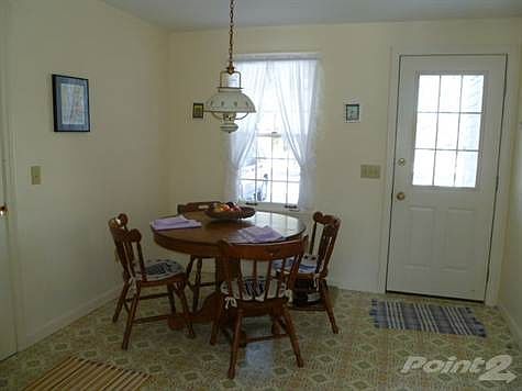 Eat in kitchen area