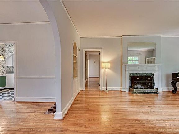 5th image of 2513 Henry St