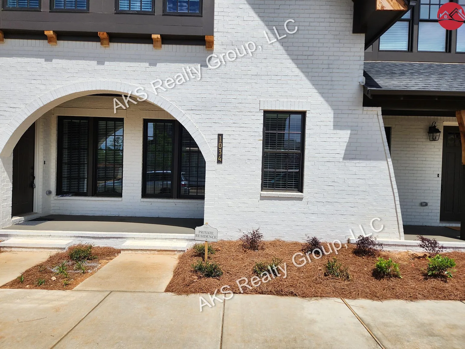 3 bed, 1500 sqft, $2,450 — Photo 1
