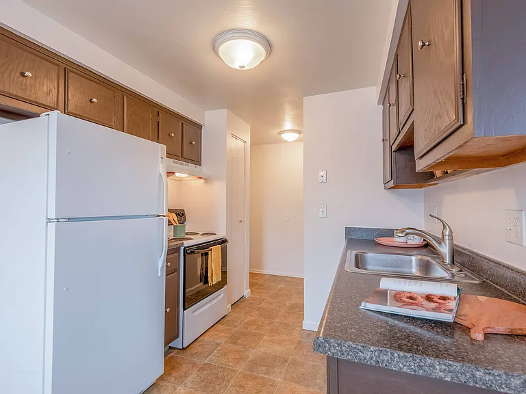 East Ridge Manor Apartment Homes — Photo 7