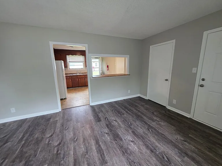 301 Chapel Street — Photo 3