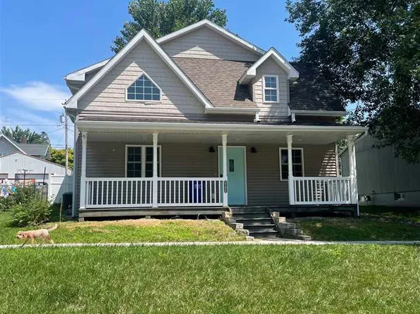 231 3rd St E, Riverside, IA 52327