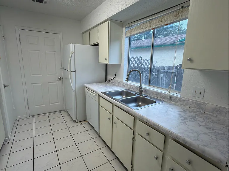 5601 Porsche Ln — Photo 2