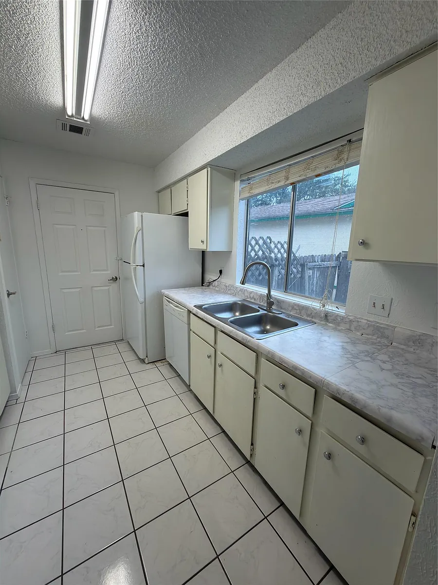 Building Photo - 5601 Porsche Ln
