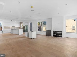 652 Fairmount Ave, Philadelphia, PA