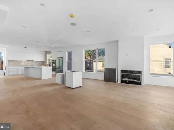 652 Fairmount Ave, Philadelphia, PA 19123