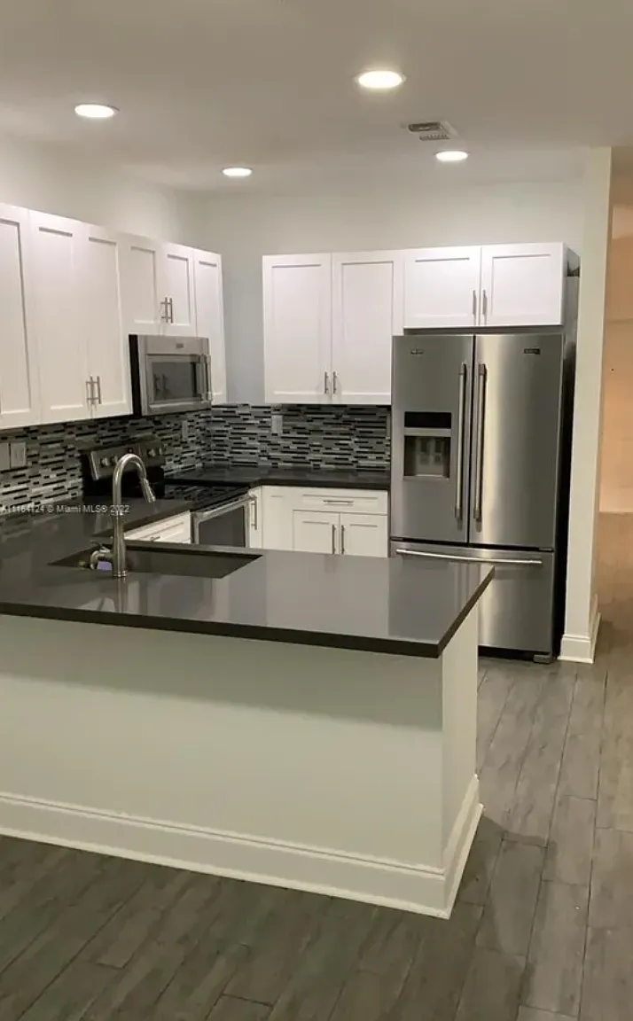 4 bed, 2.5 bath, 1559 sqft, $3,000 — Photo 1