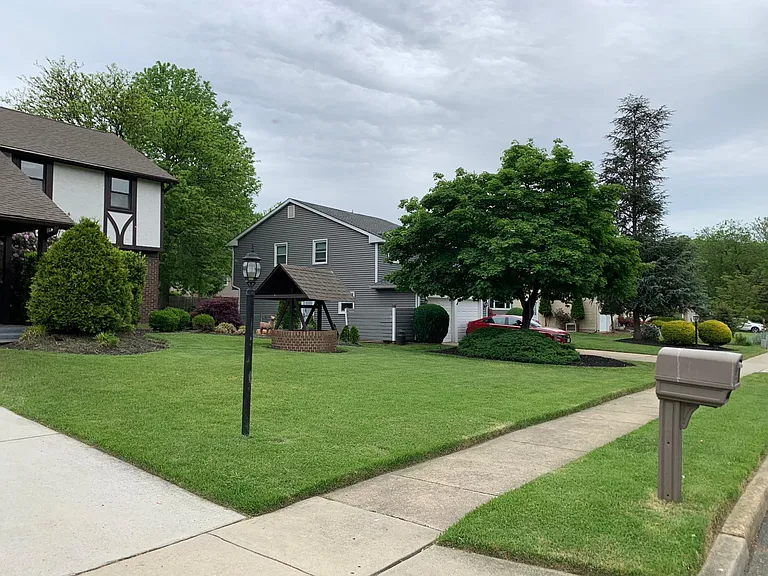 1613 Mayflower Ln — Photo 6