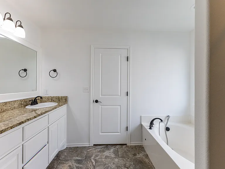 1301 W Elmira Pl — Photo 28