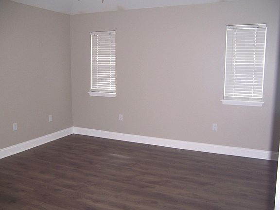 5th image of 300 Jennifer St