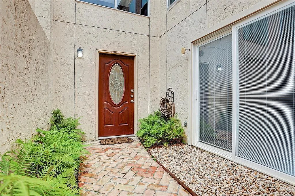 3504 W Holcombe Blvd — Photo 3