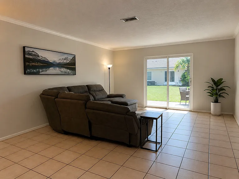 940 Benevento Ave — Photo 3