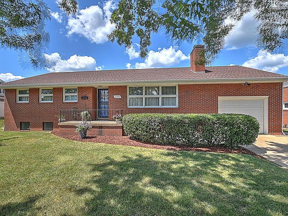 2nd image of 2212 Memorial Ct