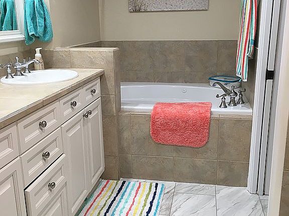 5th image of 10 Portofino Dr