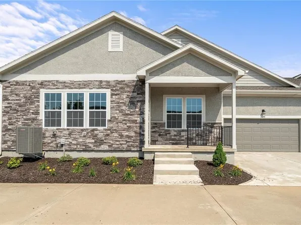 11901 S Tallgrass Dr #700, Olathe, KS 66061