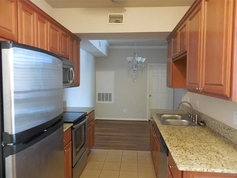 2255 Braeswood Park Dr #218 — Photo 8