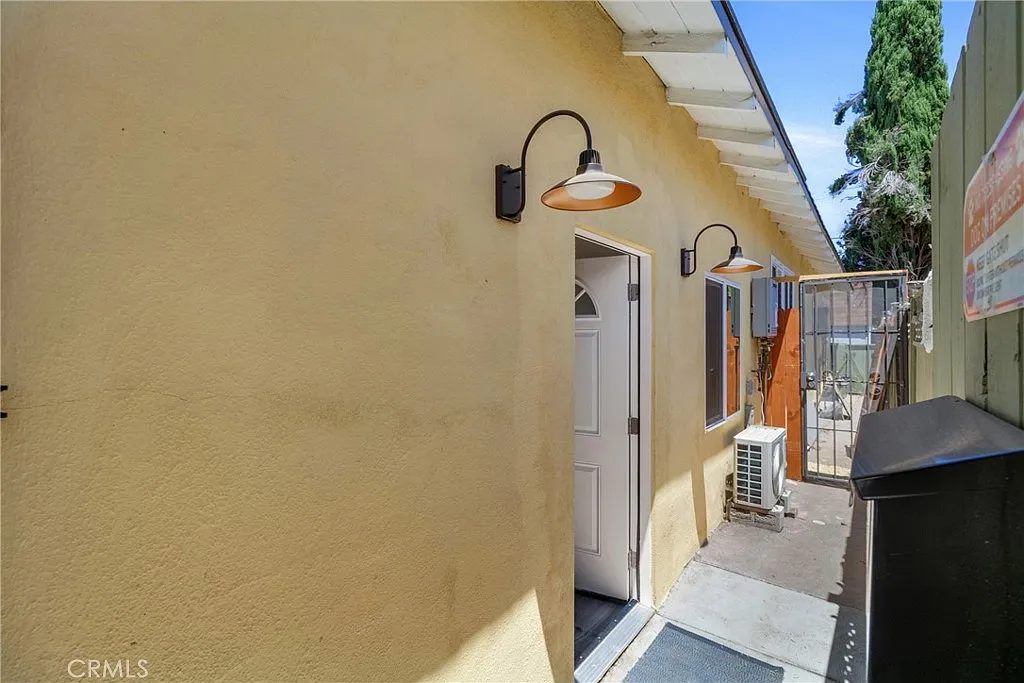 1 bed, 400 sqft, $2,500 — Photo 3